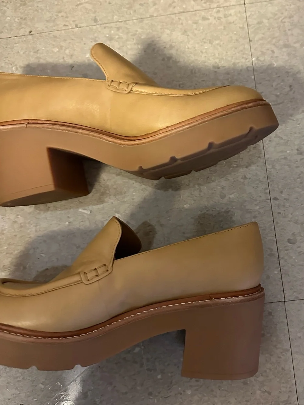 Vince Rowe Platform Leather Loafer Size 7.5 Lug Sole Chunky Shoes Natural Tan
